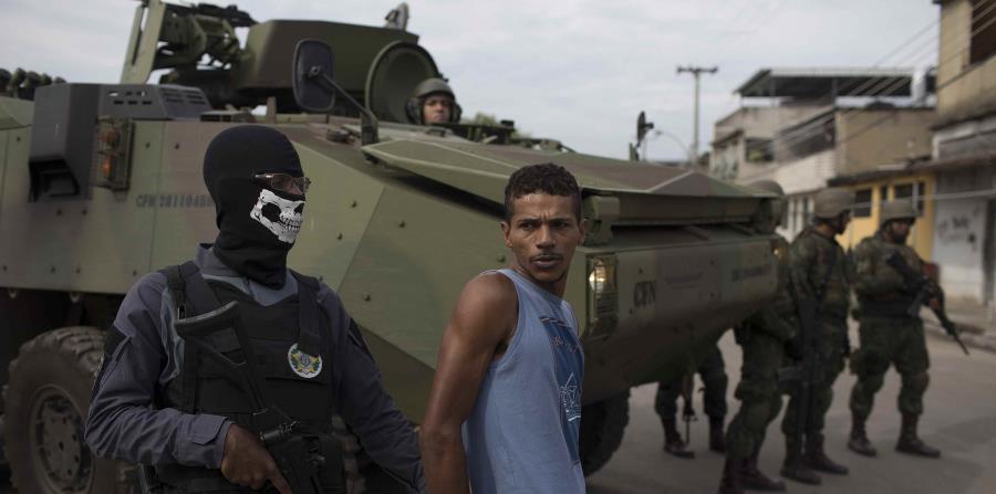 La intervención militar terminó en su primer día con 11 arrestados. (horizontal-x3)