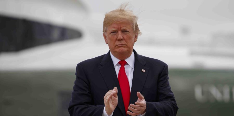 Donald Trump mientras se dirigía a abordar el avión Air Force One. (AP) (horizontal-x3)