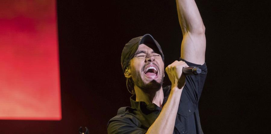 Enrique Iglesias y Anna Kournikova (horizontal-x3)