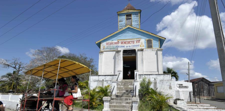 Una iglesia en Santiago de Cuba (horizontal-x3)