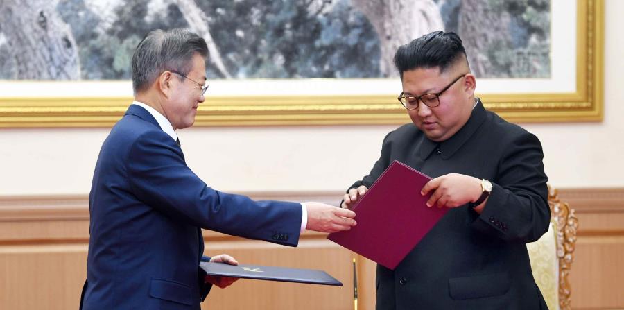El líder norcoreano, Kim Jong-un y el presidente surcoreano, Moon Jae-in (horizontal-x3)