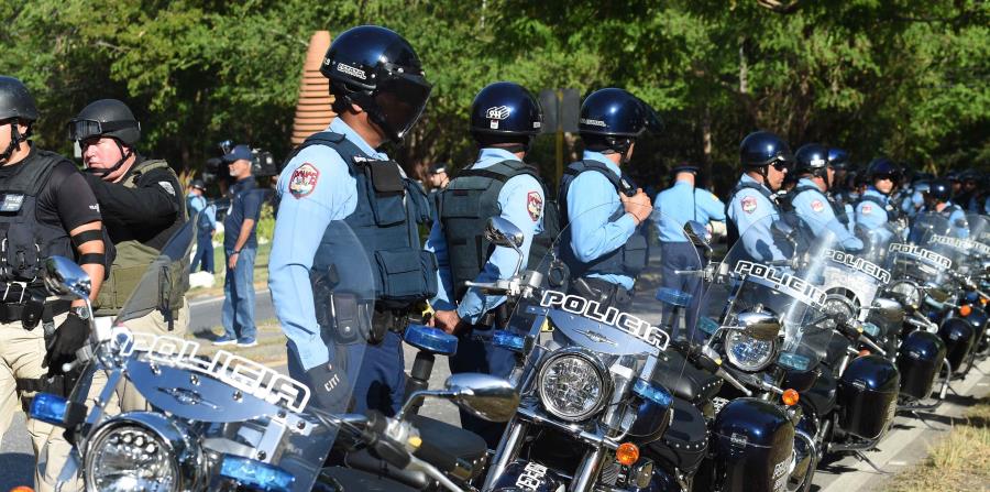 Policías en formación. (horizontal-x3)