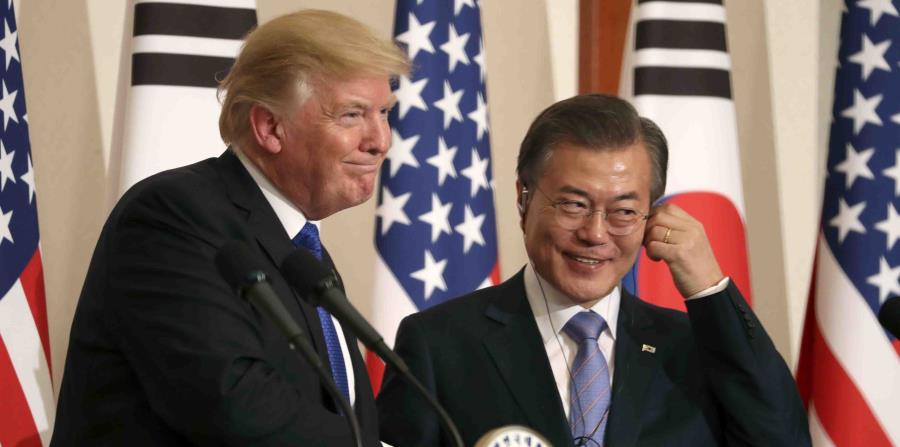 El presidente de Corea del Sur y Donald Trump dialogaron por teléfono ayer, domingo, y mañana tendrán una reunión. (AP) (horizontal-x3)