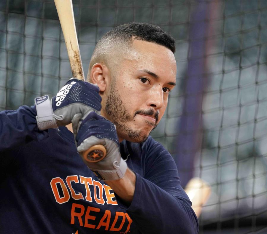 El pelotero boricua Carlos Correa (semisquare-x3)