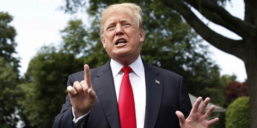 El presidente Donald Trump habla durante una conferencia de prensa en los jardines de la Casa Blanca. (AP) (horizontal-x3)
