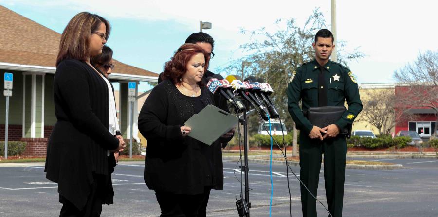 Joselle Zengotita-Torres, hermana de la víctima, mientras hablaba a la prensa sobre el crimen. (Carla D. Martínez / Especial GFR Media) (horizontal-x3)