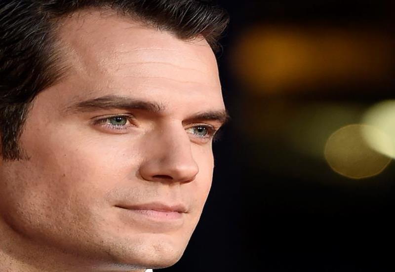 Henry Cavill colgaría para siempre la capa de