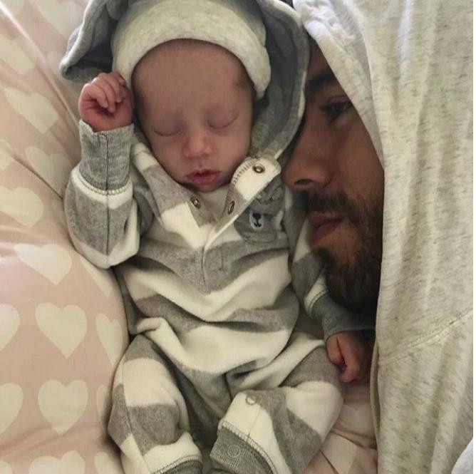 Enrique Iglesias junto a uno de sus gemelos en una foto del pasado marzo. (semisquare-x3)
