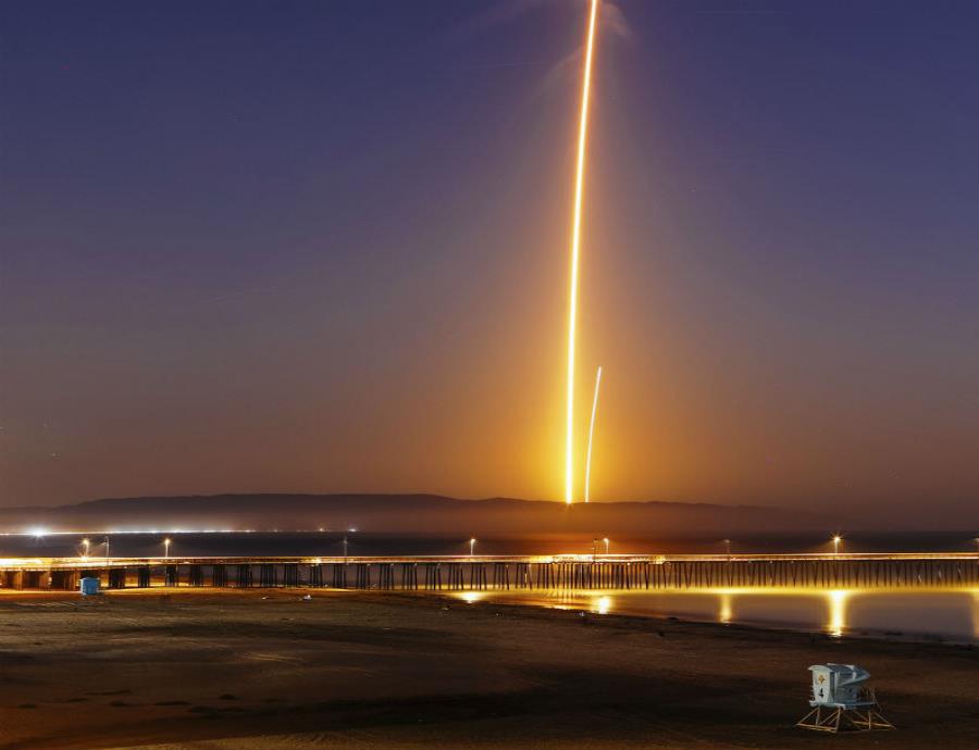 Así fue el espectacular aterrizaje de una nave de SpaceX en California (semisquare-x3)
