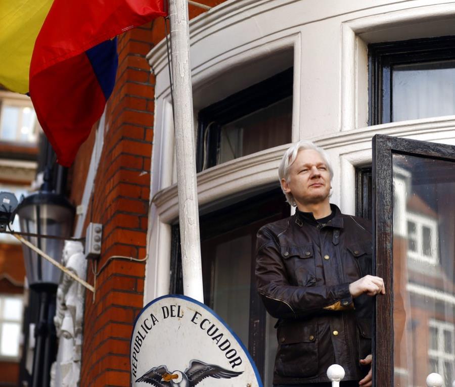 Revelan que Julian Assange intentó obtener la visa rusa para escapar del Reino Unido (semisquare-x3)