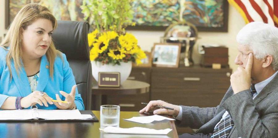 Resident Commissioner said that the possibility of promoting that the federal government authorizes an emergency short-term loan to prevent the government of Puerto Rico from becoming insolvent this month is under discussion. (horizontal-x3)