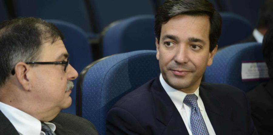 Luis Fortuño wants to make a difference between the mutual funds he has represented in Congress and UBS. (horizontal-x3)