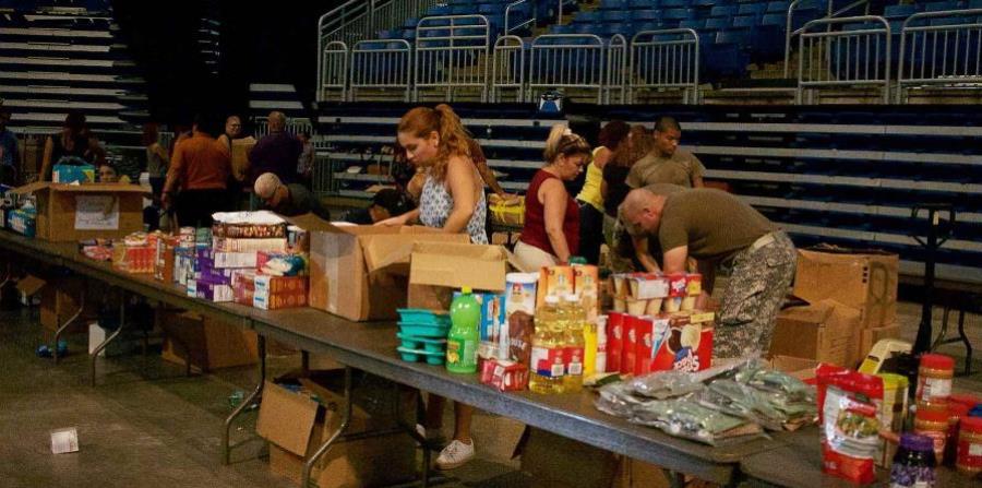 En el centro de acopio trabajaron empleados gubernamentales y cientos de voluntarios (horizontal-x3)