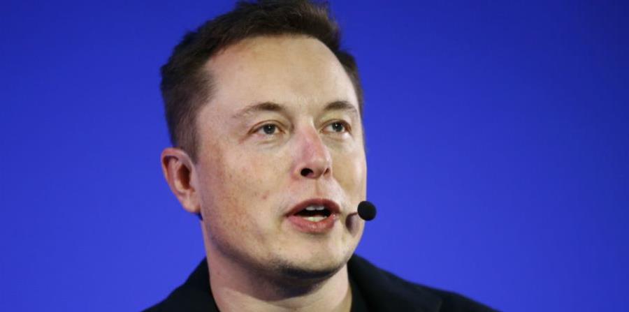 Elon Musk advierte los riesgos si no mejora la relación entre humanos y robots (horizontal-x3)
