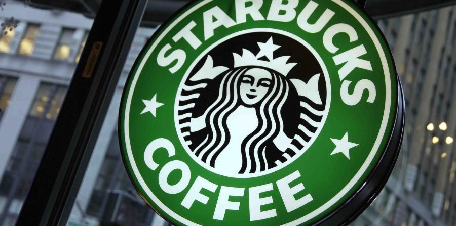 Las tarjetas asociadas a marcas, como la de Starbucks, han sido populares durante décadas. (horizontal-x3)