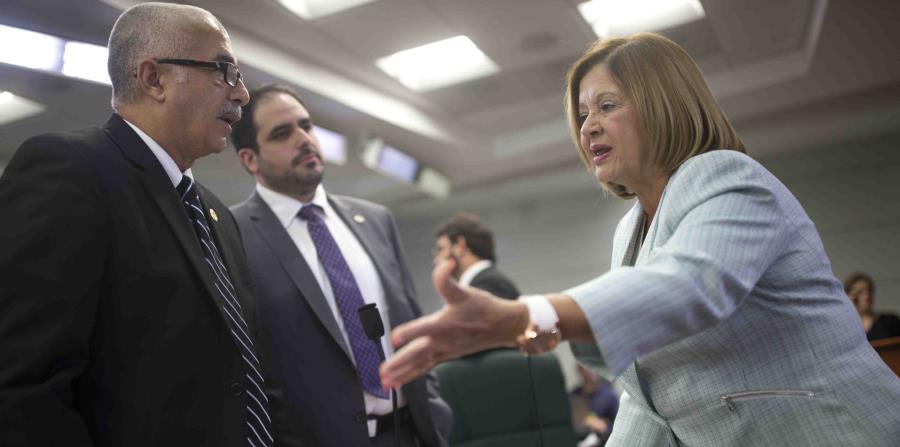 In the picture Raúl Maldonado (first left), the Secretary of the Treasury. (horizontal-x3)