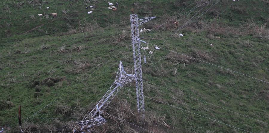 In the southeastern part of the country, the Electric Power Authority suffered great damage. (horizontal-x3)