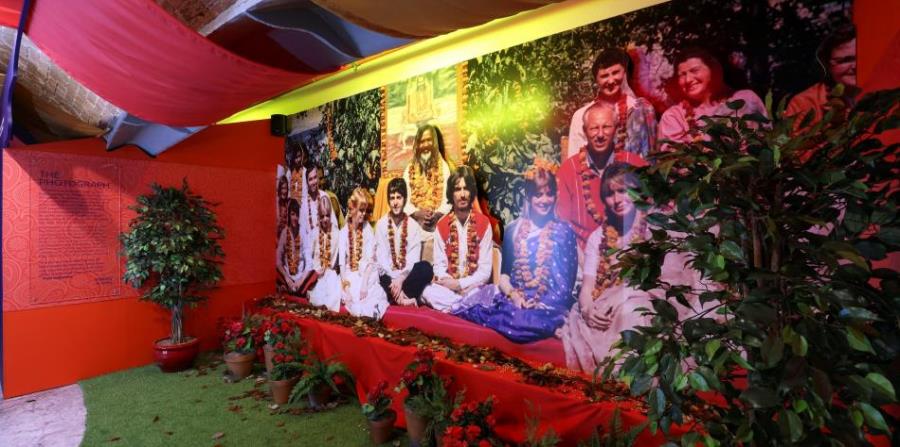Fotografía facilitada por la sala The Beatles Story en Liverpool, de la exposición 'Beatles in India', ubicada en dicha sala. (horizontal-x3)