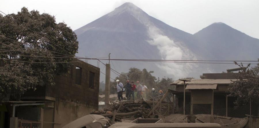 Suben a 62 los muertos por la erupción del volcán de Fuego en Guatemala (horizontal-x3)