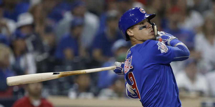 Javier Báez observa su cuadrangular de tres carreras en la novena entrada contra los Padres. (AP) (horizontal-x3)