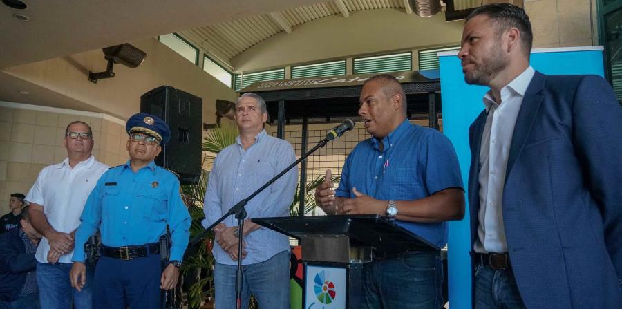 El alcalde de Cataño, Félix Delgado Montalvo, realizó una conferencia de prensa para ofrecer detalles relacionados con la seguridad y las actividades que se realizarán en su municipio durante el fin de semana de las Fiestas de la Calle San Sebastián. (Sum (horizontal-x3)
