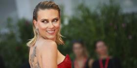 Scarlett Johansson apoya a Woody Allen y afirma que cree en él