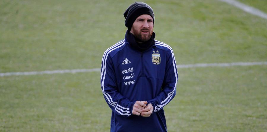 El delantero de la selección argentina, Lionel Messi, durante el entrenamiento. (horizontal-x3)