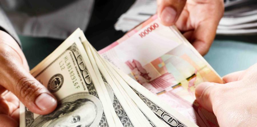 De Viaje Cómo Cambiar Dinero Con Seguridad El Nuevo Día Cambiando Dólares Por Euros Horizontal X3