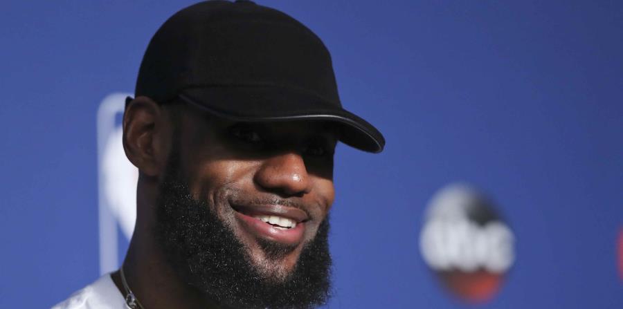 El baloncelista Lebron James (horizontal-x3)