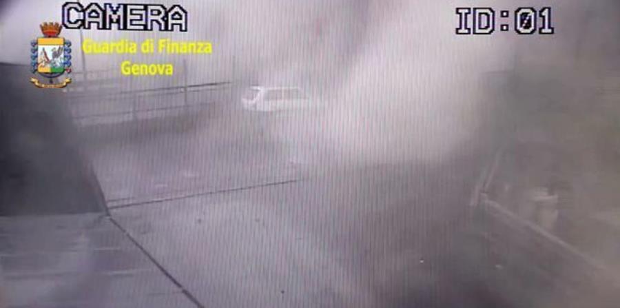 Momento del derrumbe del puente de Génova captado por una cámara de seguridad. (horizontal-x3)