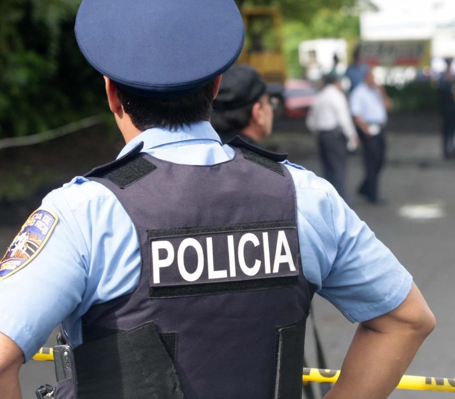 Los agentes adscritos a Patrullas de Carreteras de Fajardo, junto al fiscal Jaime Perea, se encargaron de la investigación. (semisquare-x3)