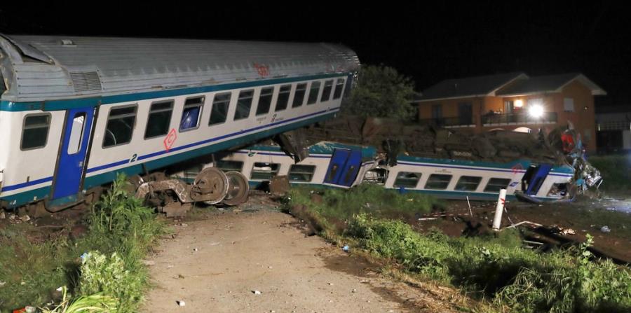 Accidente de tren en Italia (horizontal-x3)