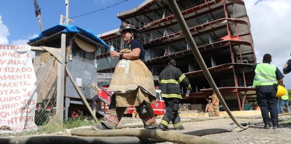 Un incendio paraliza las labores de construcción de un hotel en Ponce