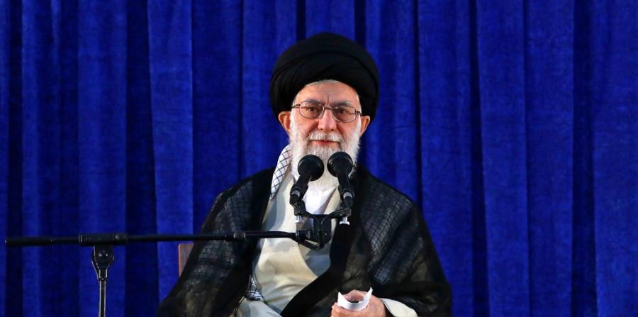 El guía supremo iraní, Ali Khamenei, volvió a amenazar con