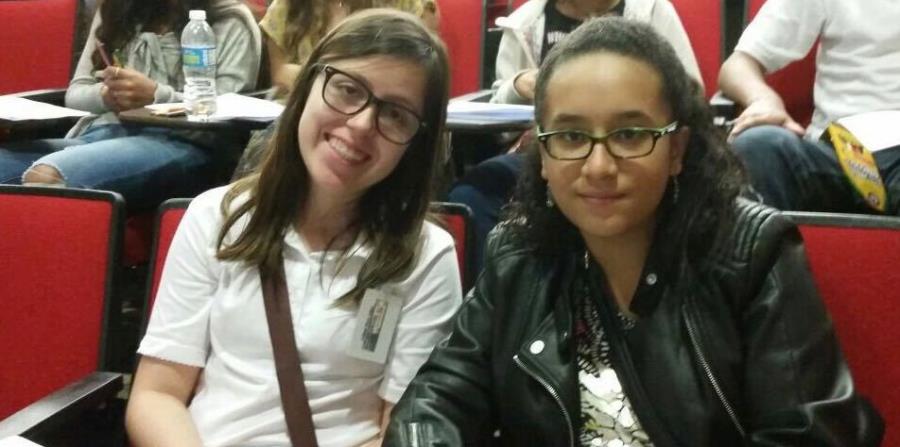 Las alumnas Leilani Pérez y Kalare Mía Ferrer, en el taller