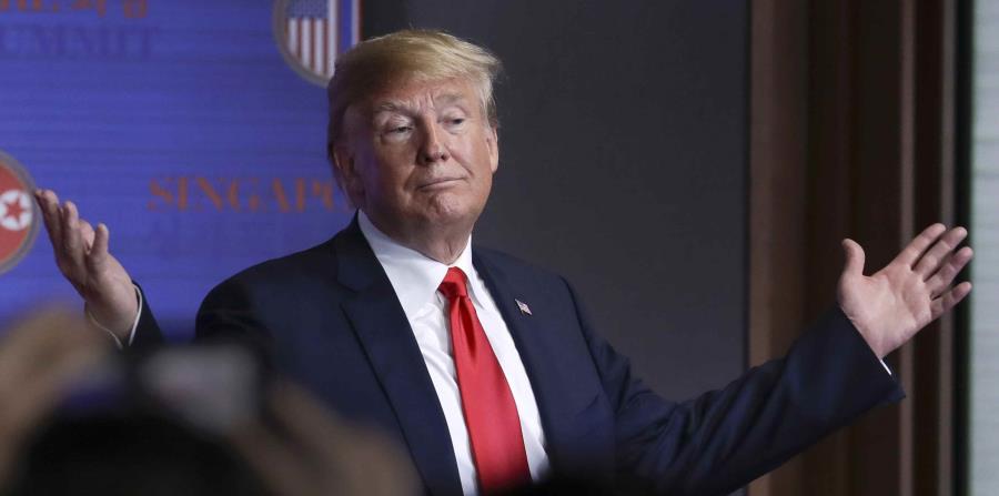 El presidente de los Estados Unidos, Donald Trump, gesticula durante una conferencia en Singapur. (AP) (horizontal-x3)