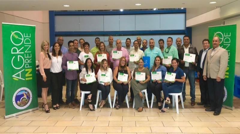 La capacitación que recibió el grupo se enfatizó en proveerles herramientas sobre cómo comercializar sus productos. (Suministrada) (horizontal-x3)