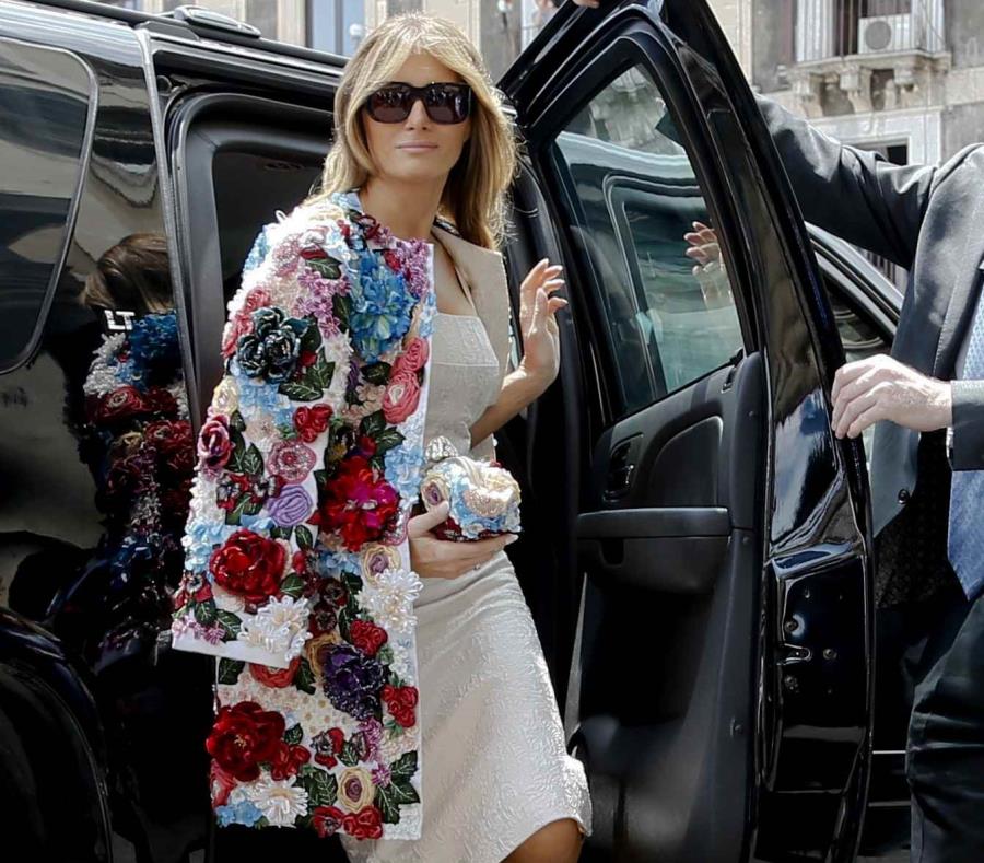 La primera dama lucía como una modelo con la chaqueta de Dolce & Gabbana. (semisquare-x3)
