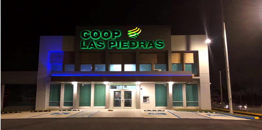Fachada frontal de la nueva sucursal de Coop Las Piedras en el pueblo de Carolina. (horizontal-x3)