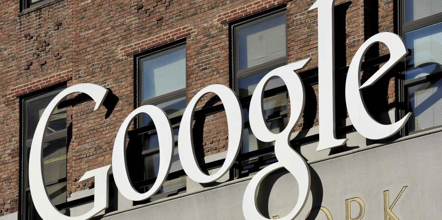 Vista del logotipo de Google, en la sede de su empresa en Nueva York (horizontal-x3)