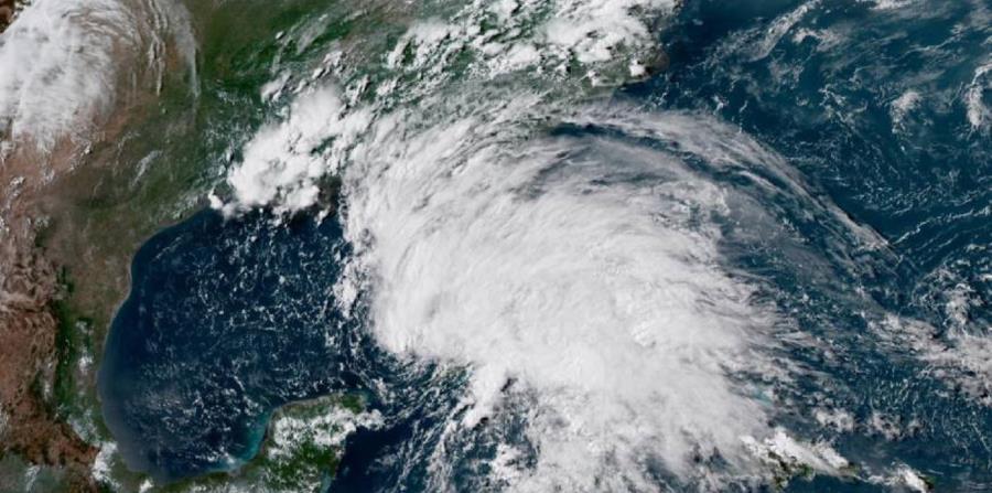 Tormenta subtropical Alberto se debilita al entrar a los Estados Unidos