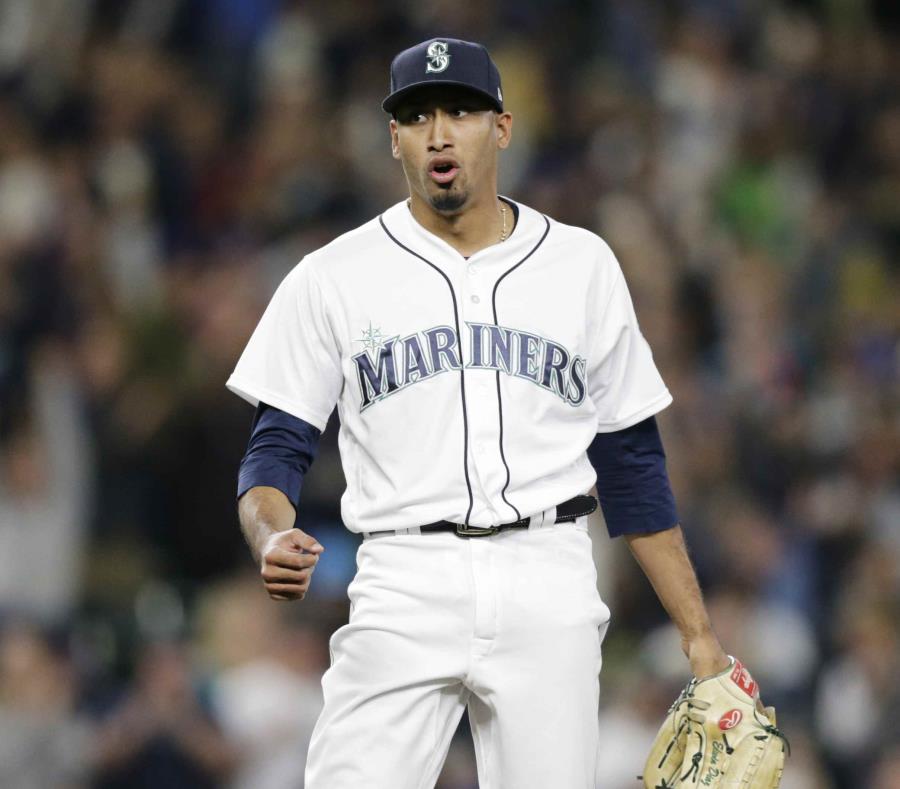 Edwin Díaz reacciona luego de conseguir un ponche con las bases llenas en la novena entrada. (AP) (semisquare-x3)