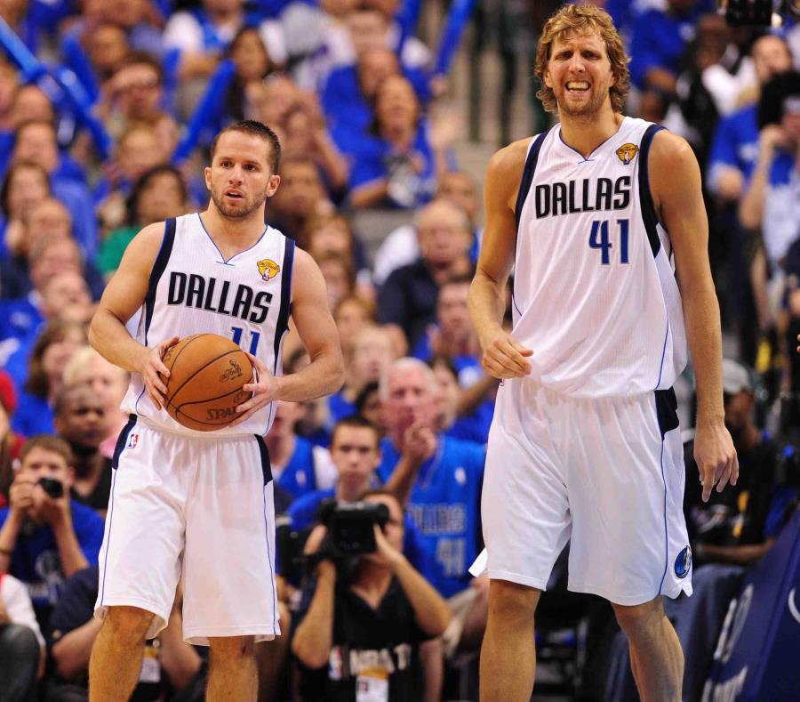 Barea y Nowitzki en la final de la NBA de 2011. (AP) (semisquare-x3)