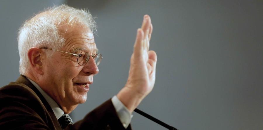 El expresidente del Parlamento Europeo Josep Borrell, durante su intervención en el acto electoral del PSC sobre políticas europeas celebrado en Barcelona. EFE (horizontal-x3)