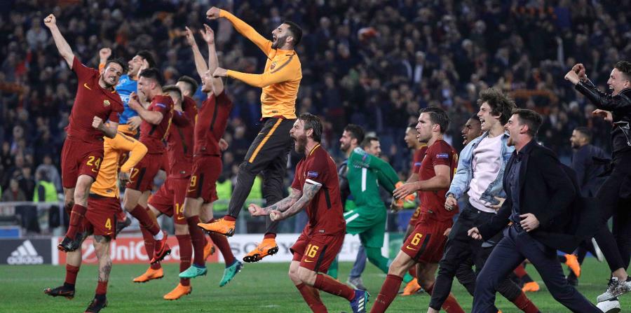 Los jugadores del club Roma festejan luego de completar la histórica remontada sobre el FC Barcelona. (AP / Gregorio Borgia) (horizontal-x3)