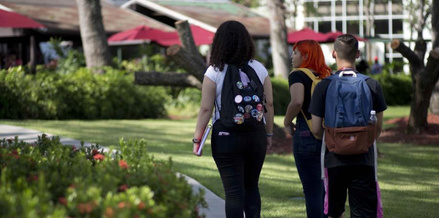 La ayuda está dirigida a estudiantes de escuela superior (horizontal-x3)