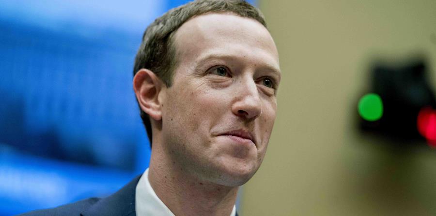 El director general de Facebook, Mark Zuckerberg, declarando ante el Congreso federal, el 11 de abril de 2018. (horizontal-x3)