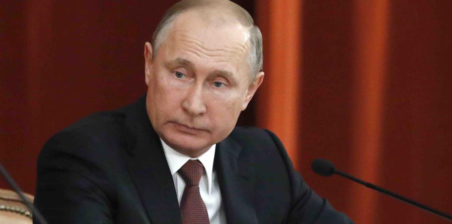 Vladimir Putin dijo en marzo que Rusia estaba trabajando en la creación de un supermisil. (AP) (horizontal-x3)