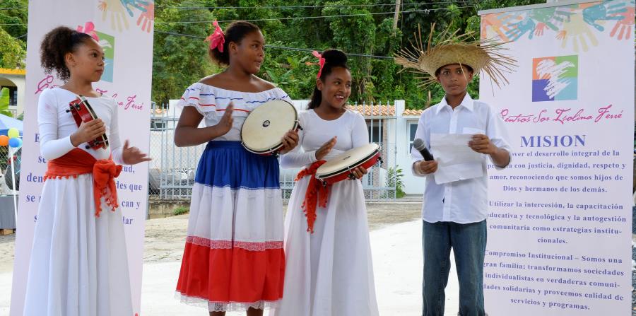 Kineysha Díaz, Aida Fuentes, Ileanés Román y Dennis Guzmán, todos estudiantes de sexto grado, participaron en la inauguración del centro Sor Isolina Ferré en La Central, Canóvanas. (horizontal-x3)