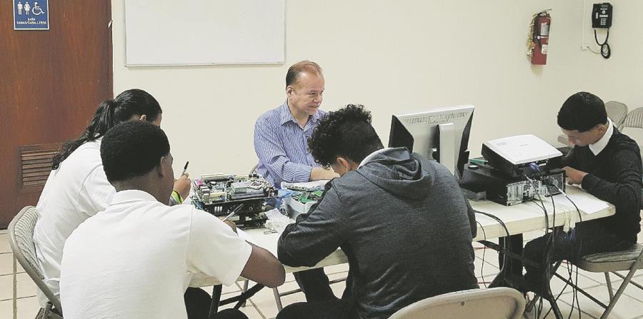 Hasta el momento, Politécnico Amigó ha graduado cerca de 2,000 alumnos de los que el 32 por ciento ha continuado estudios universitarios. (horizontal-x3)